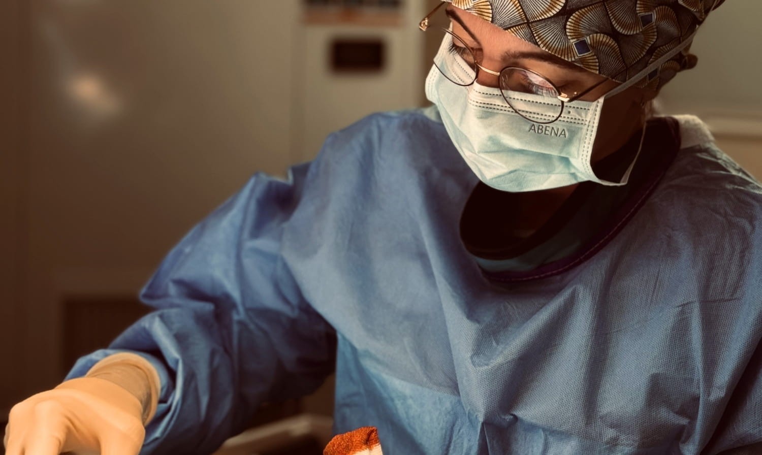 Une chirurgienne de l'IMeD en intervention